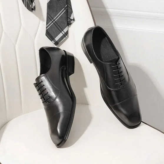 Altrique Timeless Lace-Up Allure