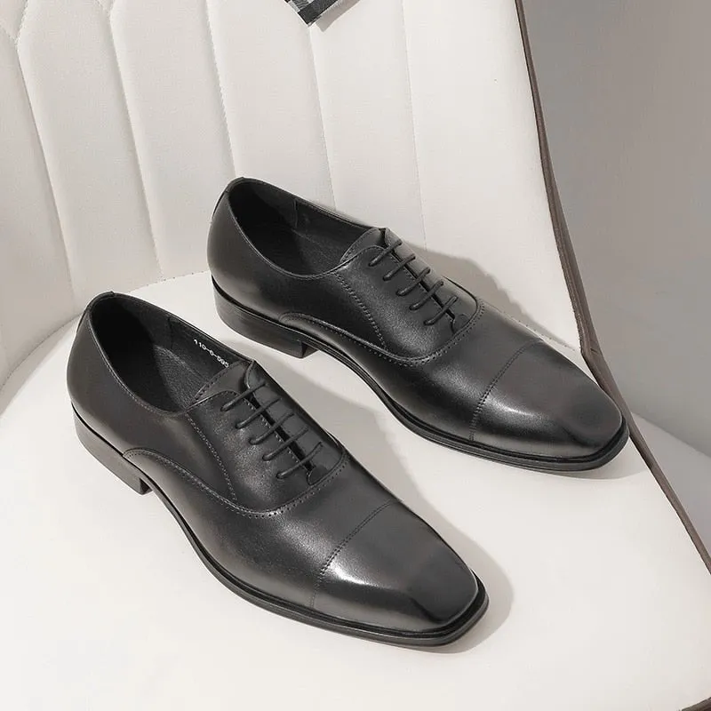 Altrique Timeless Lace-Up Allure