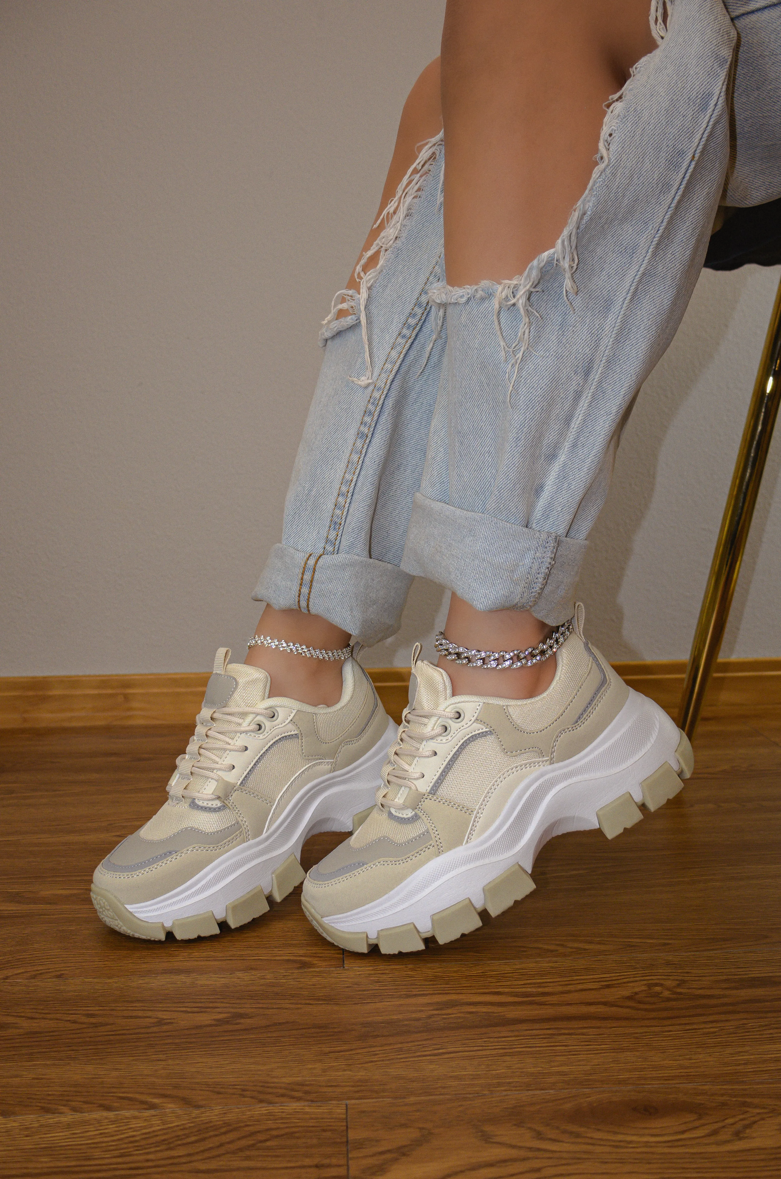 Azuka - Women's Chunky Lace-Up Sneakers, Wide Fit & Pull Tab, Perfect for Casual Outfits or Streetwear Looks