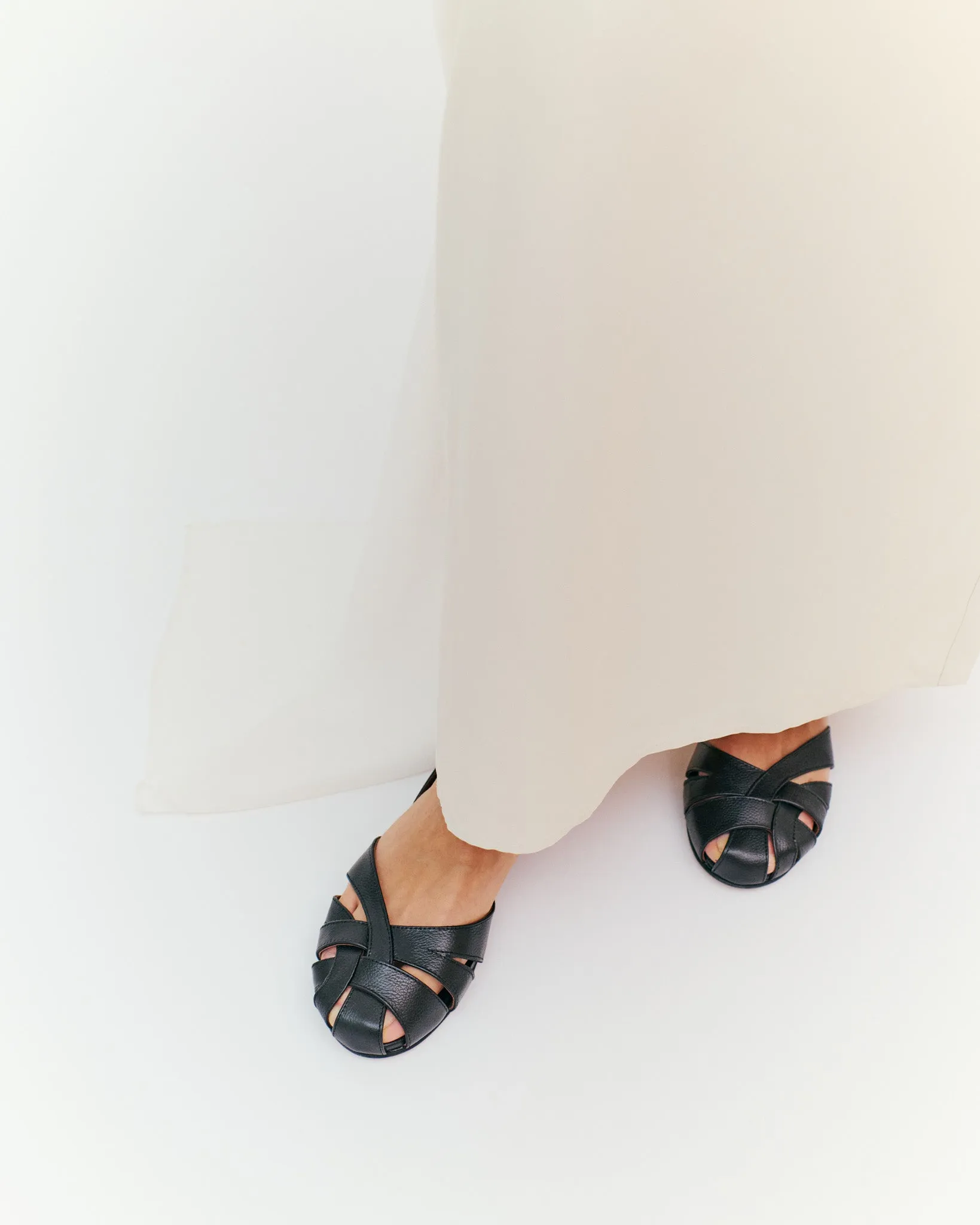 Banie 20 Grained soft calf Black