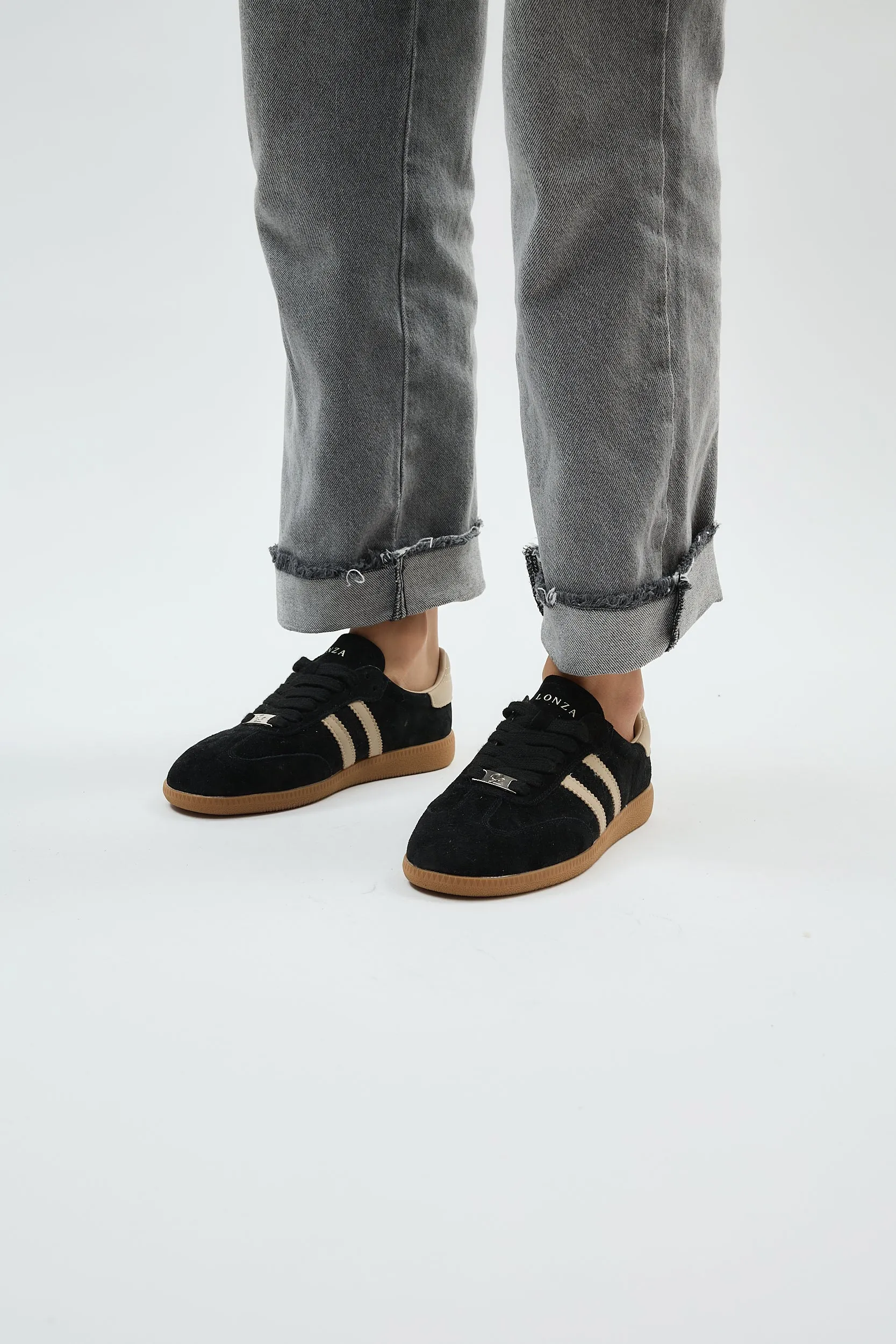 Delta Retro Black