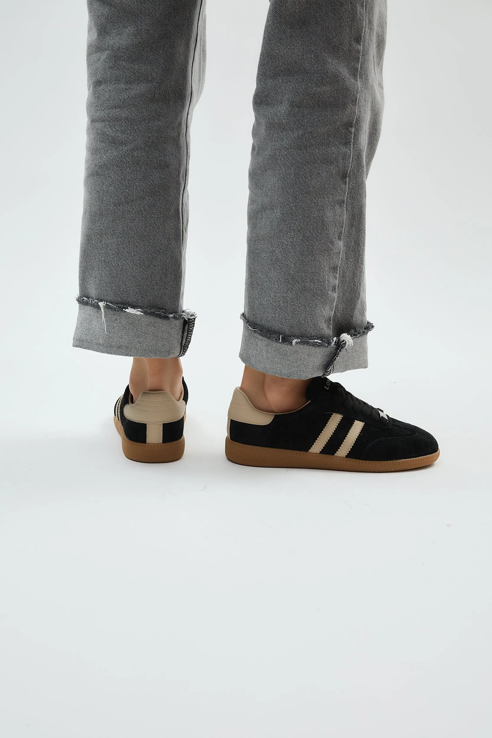 Delta Retro Black