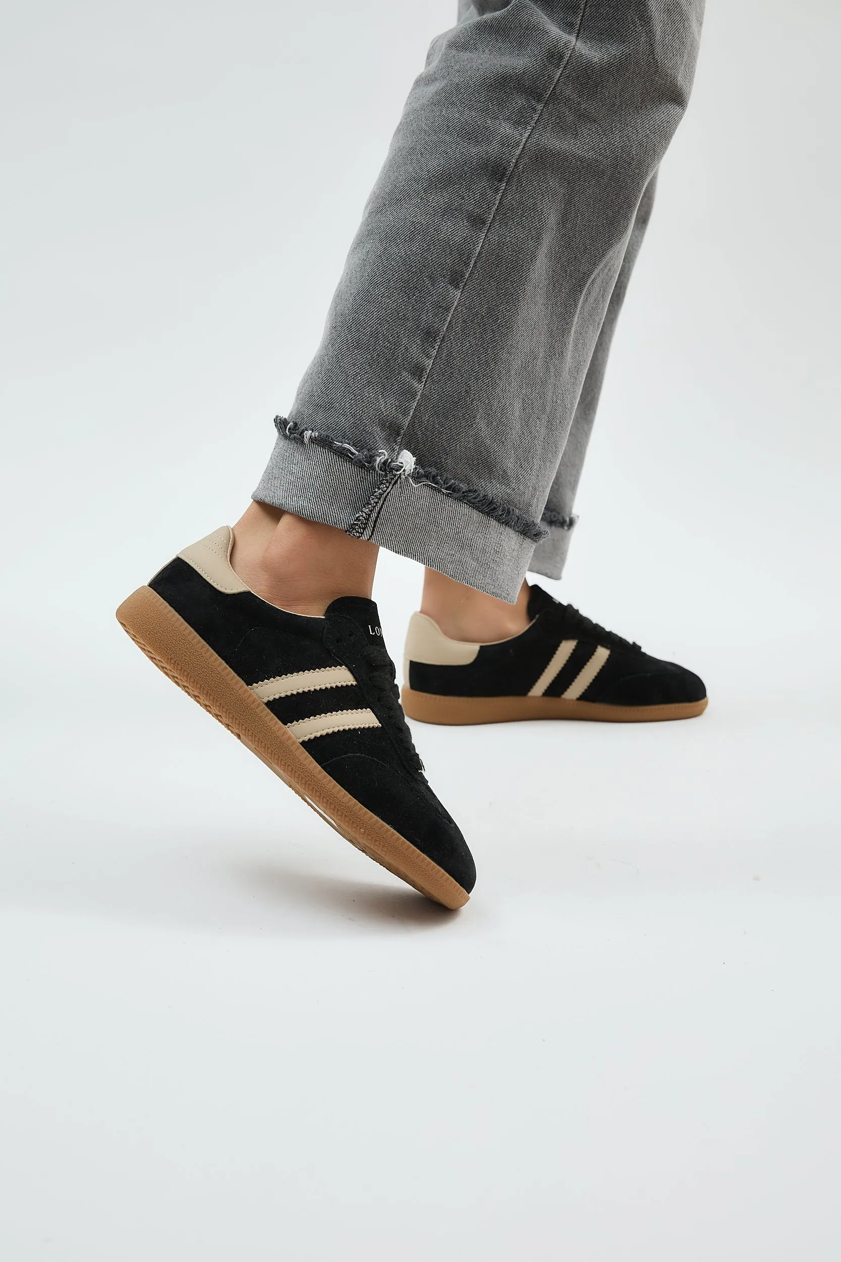 Delta Retro Black