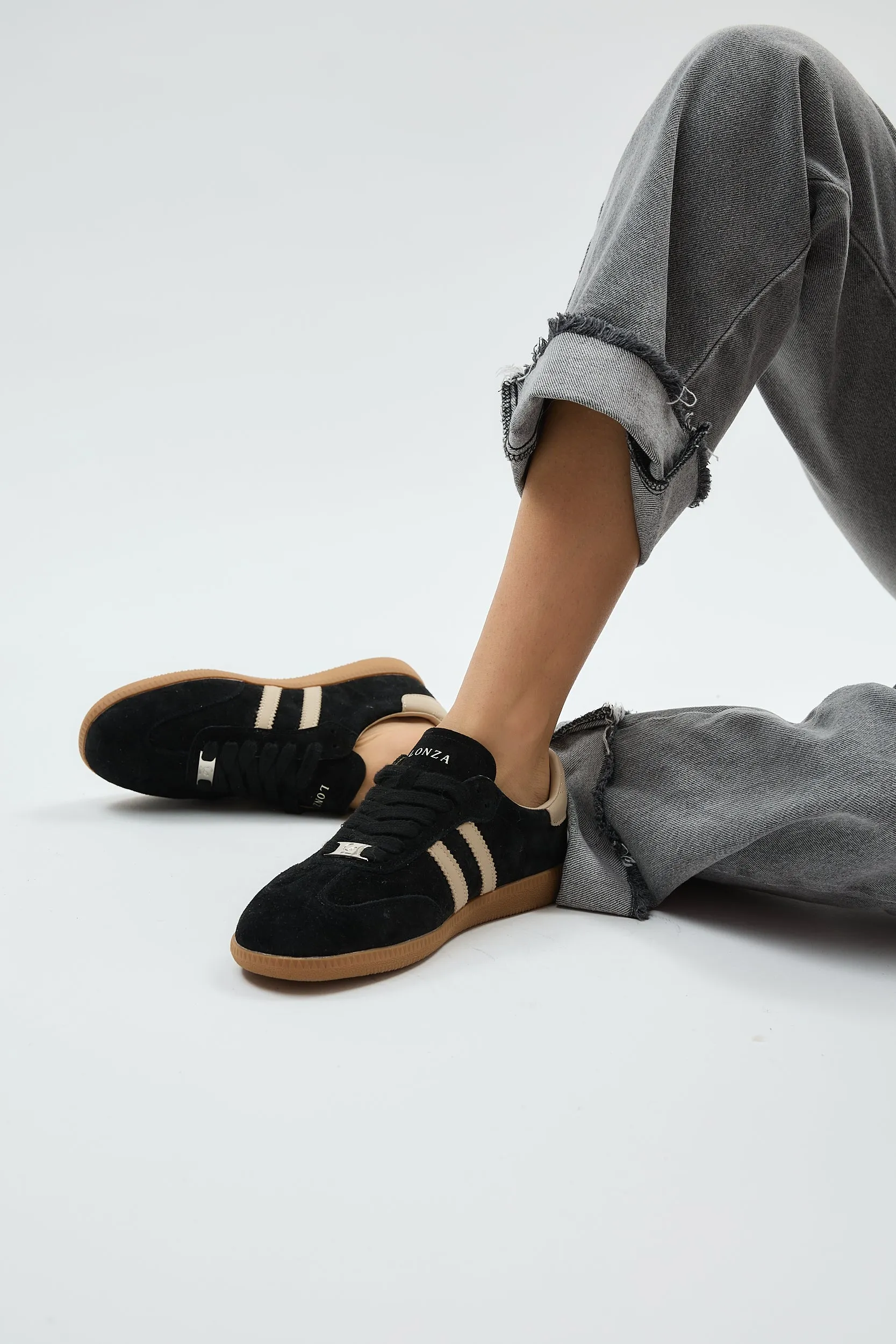 Delta Retro Black